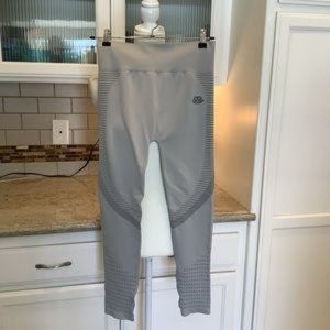 Engineered Life Gray Seamless leggings